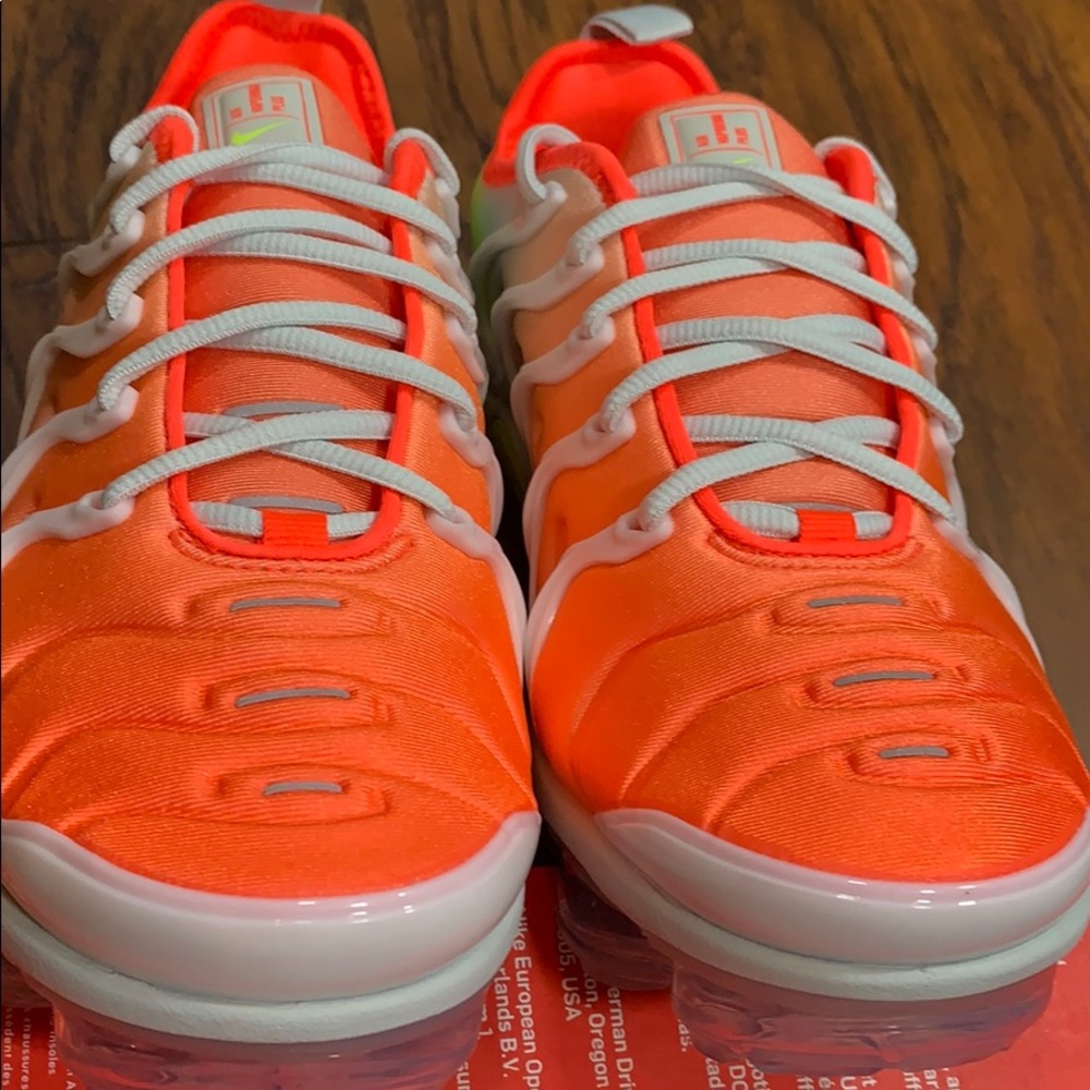 WMNS AIR VAPORMAX PLUS - Picture 14 of 16